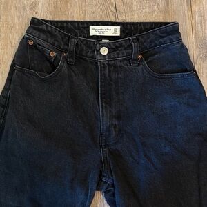 Abercrombie and Fitch Women’s High Rise 90s Relaxed Jean 24s Curve Love